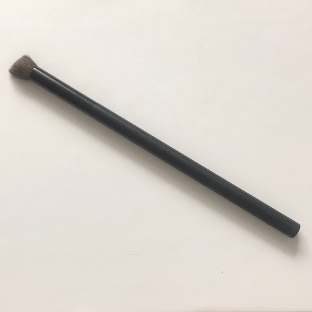 #43 NARS ANGLED EYESHADOW BRUSH